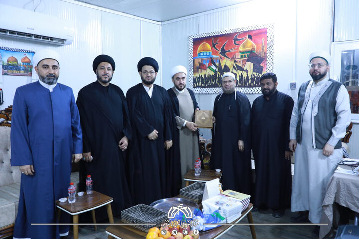 تقرير مصور/ العتبة الحسينية تكرم المواكب الخدمية على طريق (النجف - كربلاء)