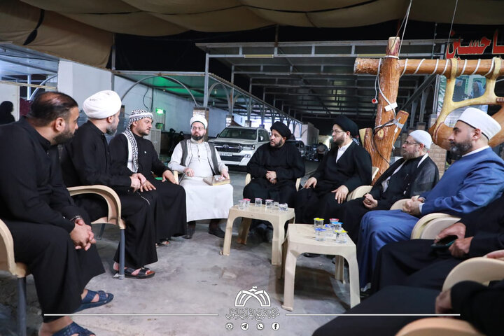 تقرير مصور/ العتبة الحسينية تكرم المواكب الخدمية على طريق (النجف - كربلاء)