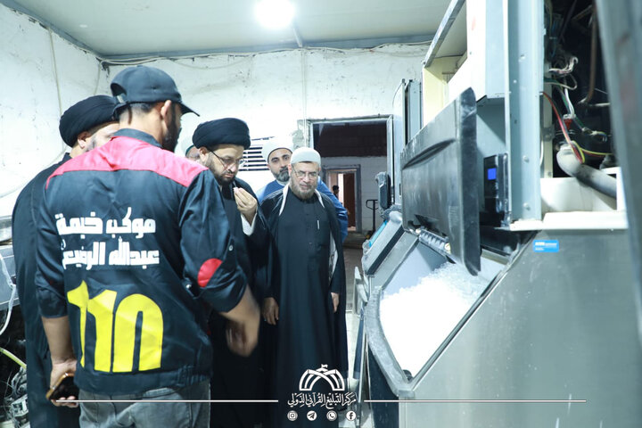 تقرير مصور/ العتبة الحسينية تكرم المواكب الخدمية على طريق (النجف - كربلاء)