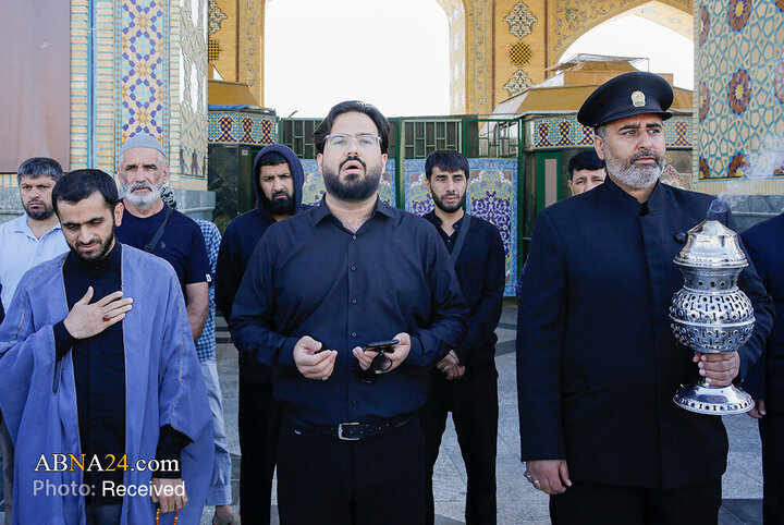 تشرف زائران قزاقستانی به حرم مطهر رضوی