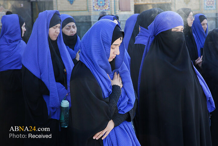 تشرف زائران قزاقستانی به حرم مطهر رضوی