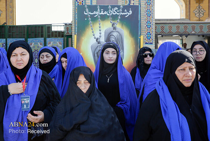 تشرف زائران قزاقستانی به حرم مطهر رضوی