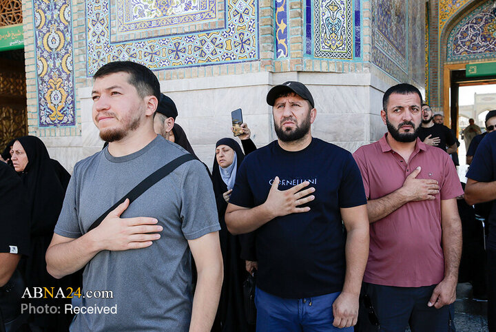 تشرف زائران قزاقستانی به حرم مطهر رضوی