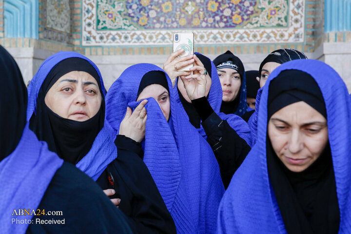 تشرف زائران قزاقستانی به حرم مطهر رضوی