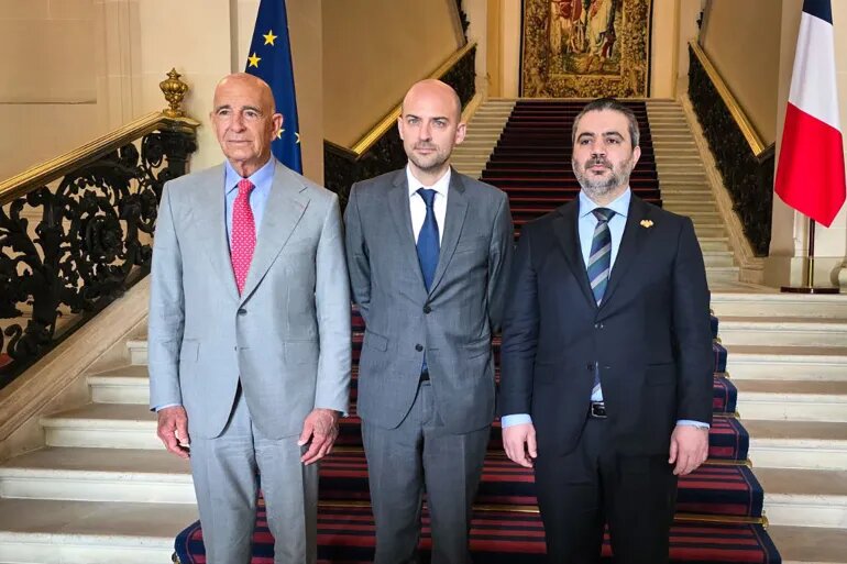الشيباني يلتقي وفدا صهيونيا في باريس لمناقشة ملفات مرتبطة بتعزيز الاستقرار بسوريا