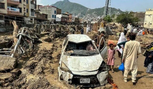 পাকিস্তানে বন্যায় মৃতের সংখ্যা বেড়ে প্রায় ৭০০ পাকিস্তানে বন্যায় মৃতের সংখ্যা বেড়ে প্রায় ৭০০