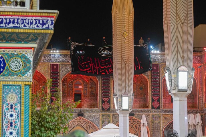 Peygamber Ekrem'in (s.a.a) Vefat Yıldönümü Münasebetiyle İma Ali (a.s) ve İmam Hüseyin'in (a.s) Kutsal Haremi Şerifleri Siyahlara Böründü