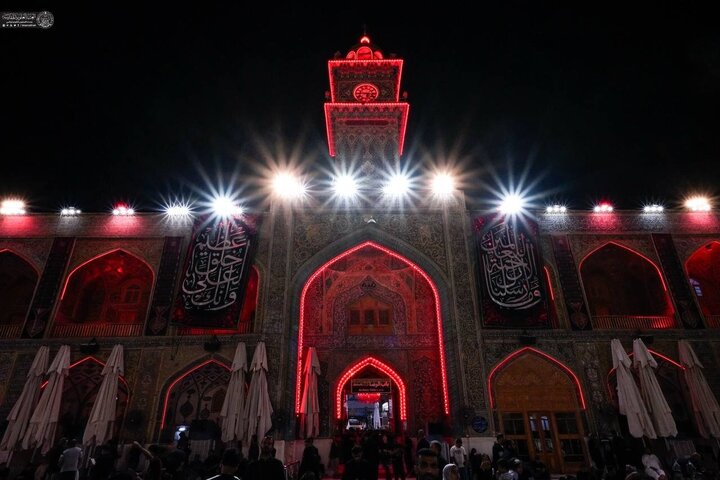 Peygamber Ekrem'in (s.a.a) Vefat Yıldönümü Münasebetiyle İma Ali (a.s) ve İmam Hüseyin'in (a.s) Kutsal Haremi Şerifleri Siyahlara Böründü