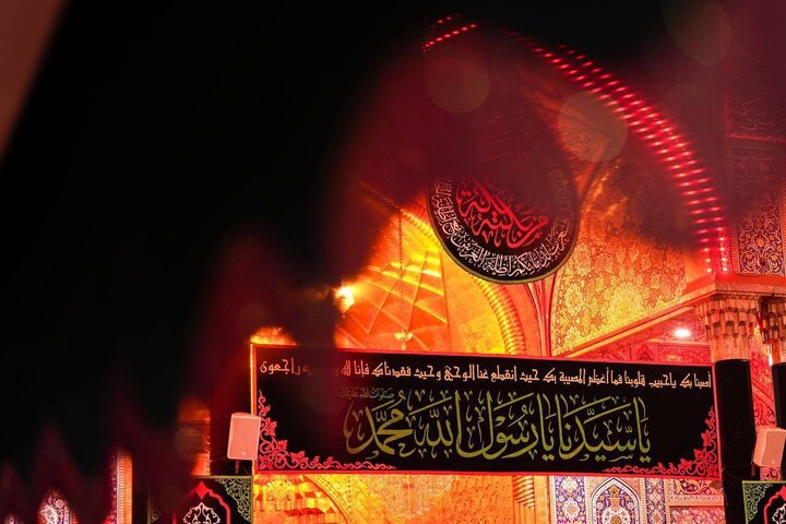 Peygamber Ekrem'in (s.a.a) Vefat Yıldönümü Münasebetiyle İma Ali (a.s) ve İmam Hüseyin'in (a.s) Kutsal Haremi Şerifleri Siyahlara Böründü