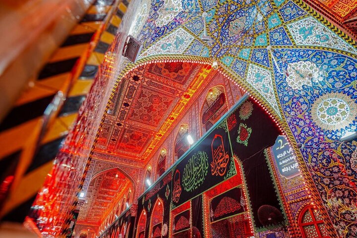 Peygamber Ekrem'in (s.a.a) Vefat Yıldönümü Münasebetiyle İma Ali (a.s) ve İmam Hüseyin'in (a.s) Kutsal Haremi Şerifleri Siyahlara Böründü