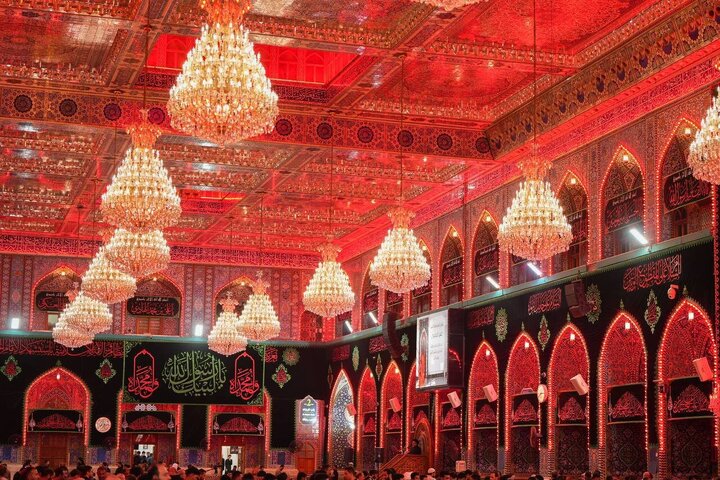 Peygamber Ekrem'in (s.a.a) Vefat Yıldönümü Münasebetiyle İma Ali (a.s) ve İmam Hüseyin'in (a.s) Kutsal Haremi Şerifleri Siyahlara Böründü