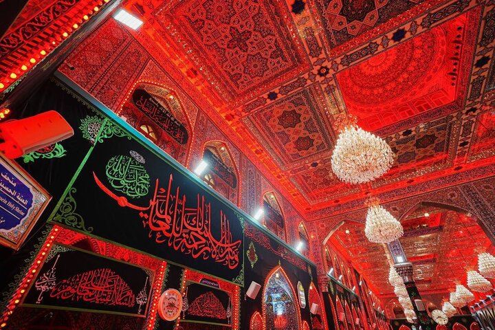 Peygamber Ekrem'in (s.a.a) Vefat Yıldönümü Münasebetiyle İma Ali (a.s) ve İmam Hüseyin'in (a.s) Kutsal Haremi Şerifleri Siyahlara Böründü