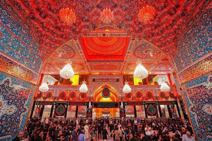 Peygamber Ekrem'in (s.a.a) Vefat Yıldönümü Münasebetiyle İma Ali (a.s) ve İmam Hüseyin'in (a.s) Kutsal Haremi Şerifleri Siyahlara Böründü