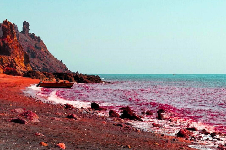 با دستور رهبر معظم انقلاب سند مالکیت برای اهالی جزیره هرمز صادر شد