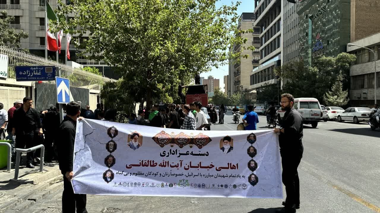 ابراز ارادت اهالی خیابان آیت‌الله طالقانی تهران به ساحت رسول اعظم(ص) و سبط اکبر ایشان + عکس