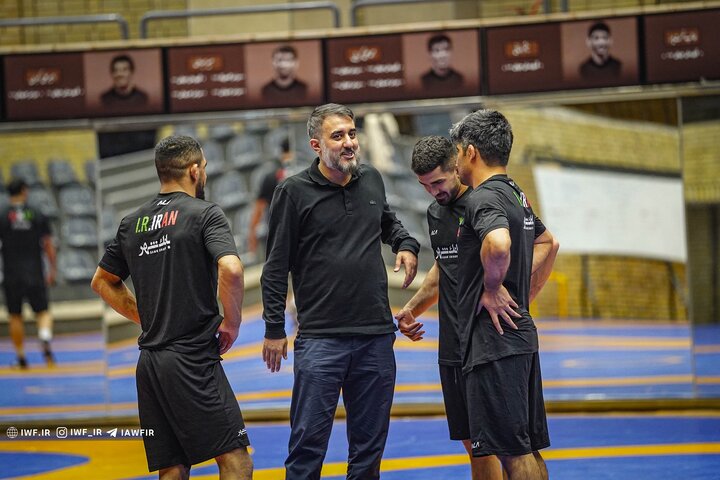 حضور مداح معروف اهل بیت(ع) در اردوی تیم ملی کشتی آزاد + عکس