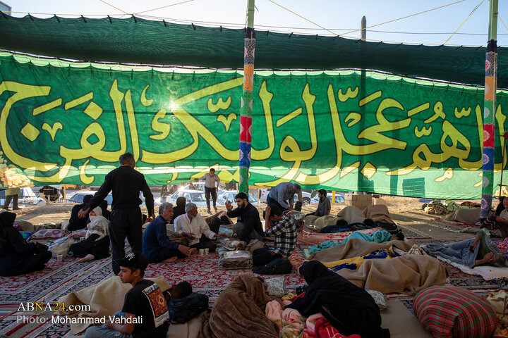 زائران پیاده در راه مشهد الرضا(ع)
