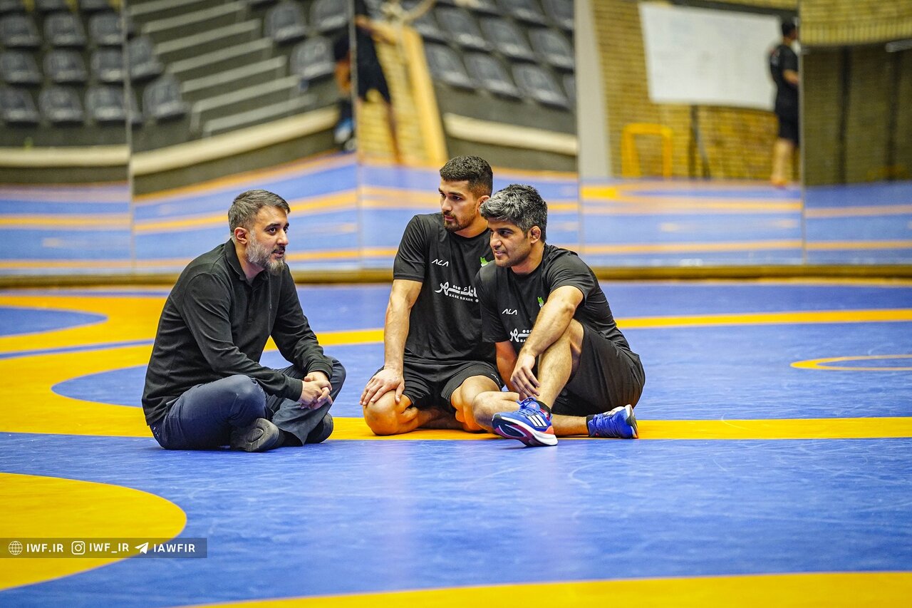 حضور مداح معروف اهل بیت(ع) در اردوی تیم ملی کشتی آزاد + عکس