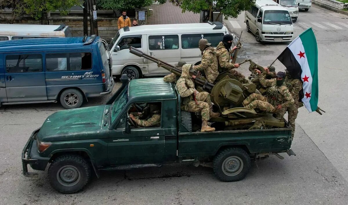 ارسال یک ستون نظامی توسط حکومت جولانی به مرز سوریه با لبنان