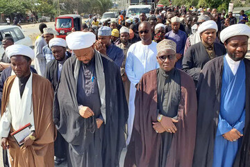 Foto Xəbər | Tanzaniyanın ən böyük şəhərində Məhəmməd Peyğəmbərin (s) şəhadəti ilə bağlı əzadarlıq yürüş