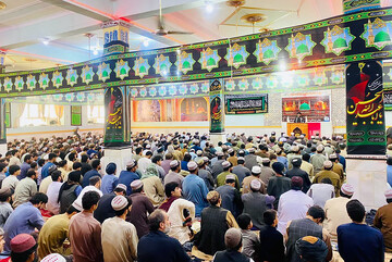 گزارش تصویری | اقامه نماز جمعه و عزاداری شیعیان افغانستان در شهرستان گِرِشک