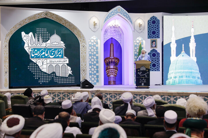 تقرير مصور/ انعقاد مؤتمر الرسول (ص) تحت عنوان"نموذج لوحدة الأمة واقتدارها" في حرم الإمام الرضا(ع)