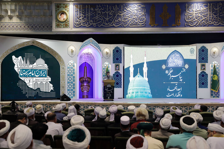 تقرير مصور/ انعقاد مؤتمر الرسول (ص) تحت عنوان"نموذج لوحدة الأمة واقتدارها" في حرم الإمام الرضا(ع)