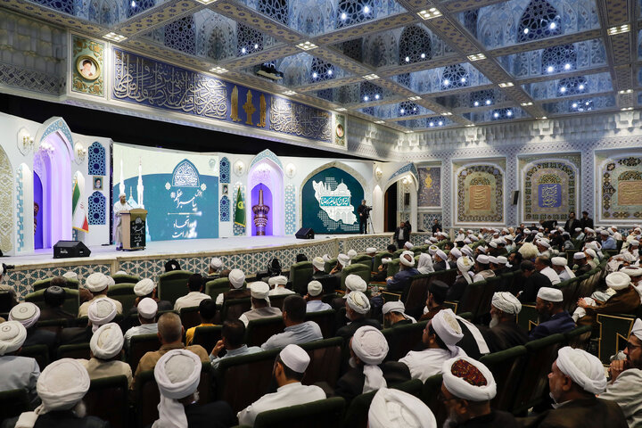 تقرير مصور/ انعقاد مؤتمر الرسول (ص) تحت عنوان"نموذج لوحدة الأمة واقتدارها" في حرم الإمام الرضا(ع)