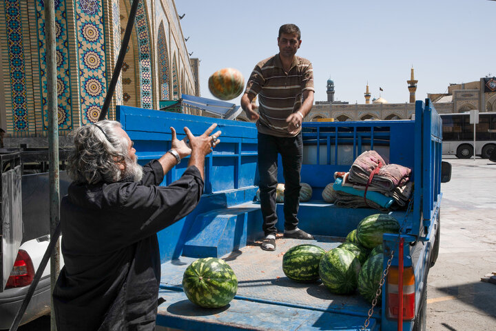 تقرير مصور/ تجهیز المواکب في العشرة الأخیرة من شهر صفر في مدینة مشهد المقدسة