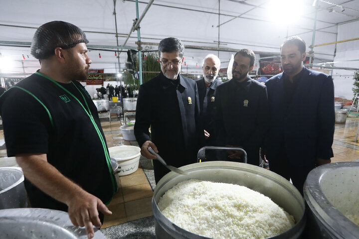 تقرير مصور/ نائب متولي العتبة الرضوية المقدسة یتفقد مواكب خدمة العشرة الأخيرة من شهر صفر