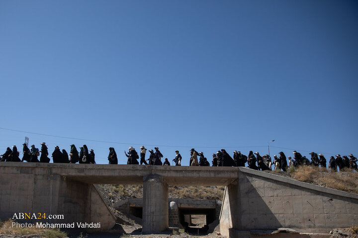 İmam Rıza'nın Haremi Şerifinin Yer Aldığı Mukaddes Şehir Meşhed'de Doğru Yürüyüş