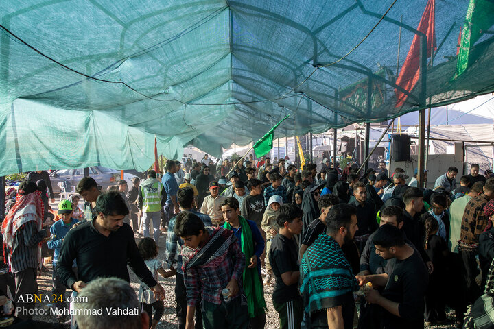 İmam Rıza'nın Haremi Şerifinin Yer Aldığı Mukaddes Şehir Meşhed'de Doğru Yürüyüş