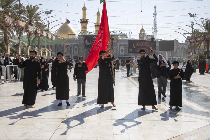 عند العتبتين المقدستين.. مواكب العزاء الكربلائية تحيي ذكرى شهادة النبي (ص)