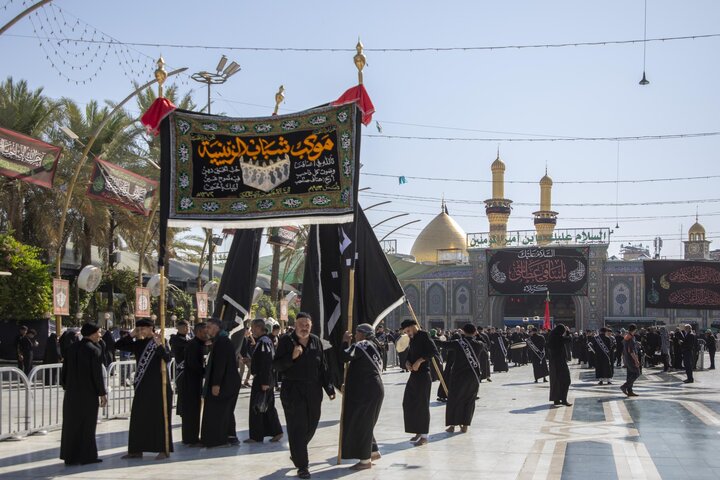 عند العتبتين المقدستين.. مواكب العزاء الكربلائية تحيي ذكرى شهادة النبي (ص)