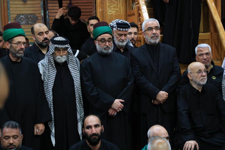 موكب أهالي كربلاء المقدسة يحيي ذكرى شهادة النبي الأكرم (ص) في النجف الأشرف