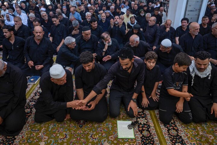 استمرار التوافد صوب مرقد أمير المؤمنين لإحياء ذكرى شهادة النبي الأكرم (ص)