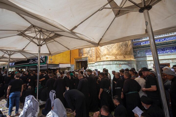 استمرار التوافد صوب مرقد أمير المؤمنين لإحياء ذكرى شهادة النبي الأكرم (ص)