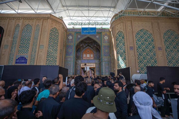 استمرار التوافد صوب مرقد أمير المؤمنين لإحياء ذكرى شهادة النبي الأكرم (ص)