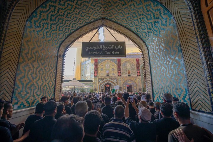 استمرار التوافد صوب مرقد أمير المؤمنين لإحياء ذكرى شهادة النبي الأكرم (ص)