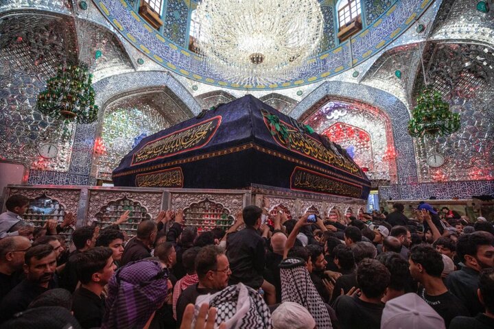 استمرار التوافد صوب مرقد أمير المؤمنين لإحياء ذكرى شهادة النبي الأكرم (ص)