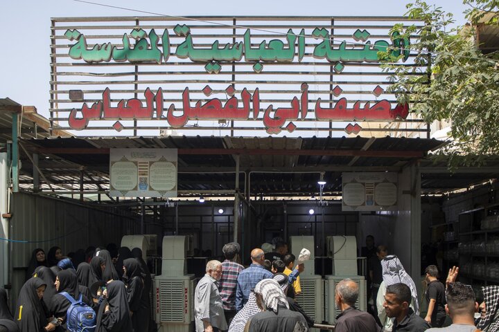 مضيف العتبة العباسية يقدم خدماته للزائرين في ذكرى شهادة النبي الأكرم (ص)