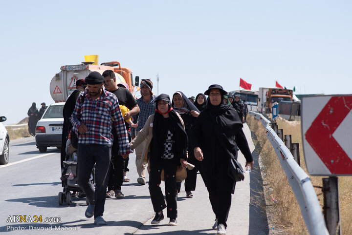 زائران پیاده در راه مشهد الرضا(ع) _ 2