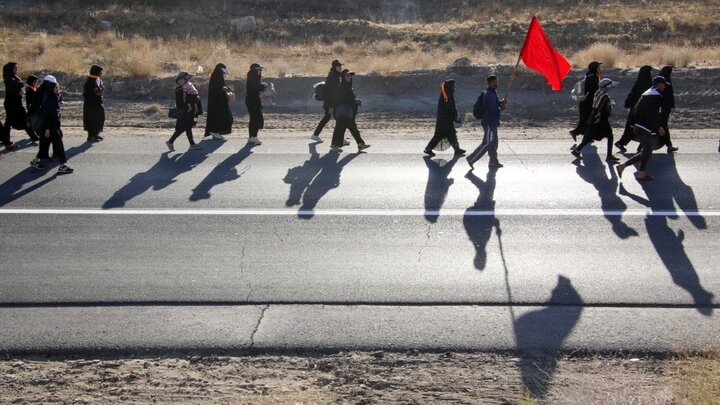 سفر عکاسان در مسیر عشق: وقتی دوربین‌ها روایتگر زائران پیاده رضوی می‌شوند