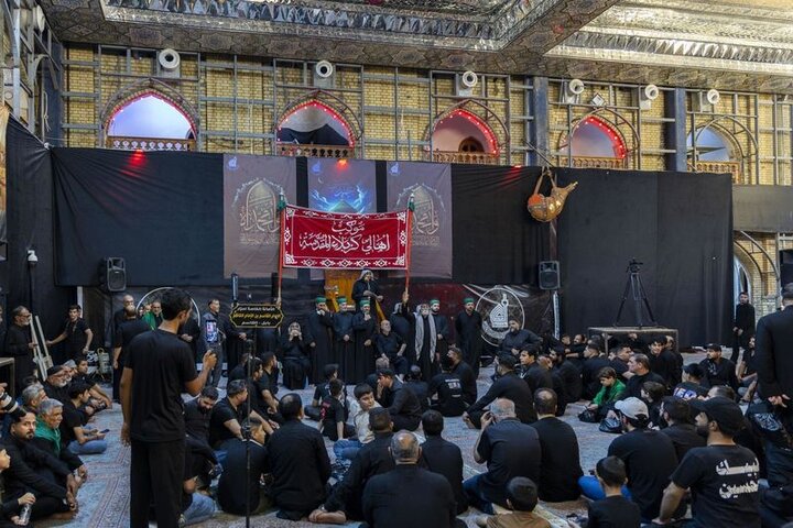 في مرقد أخيه القاسم أهالي كربلاء يحيون ذكرى شهادة الإمام علي بن موسى الرضا (عليه السلام)