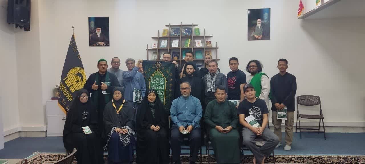 Malaysian pilgrims visit Imam Reza Shrine