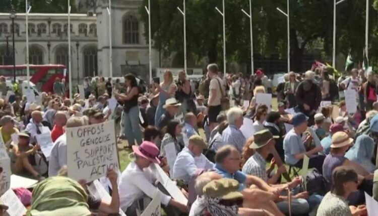 Protesters in Houston demand end to srms sales, Gaza blockade