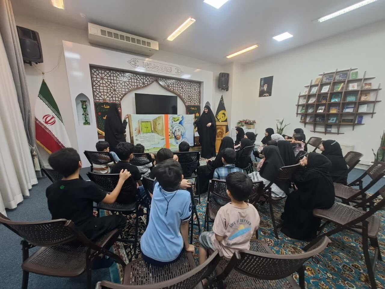 ویژه‌برنامه‌ «اِنّا عَلَی العَهد» برای کودکان عرب‌زبان در حرم امام رضا(ع) + عکس