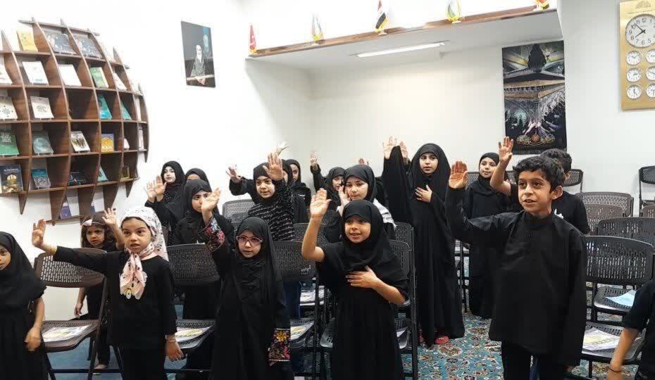 ویژهبرنامه «اِنّا عَلَی العَهد» برای کودکان عربزبان در حرم امام رضا(ع) + عکس