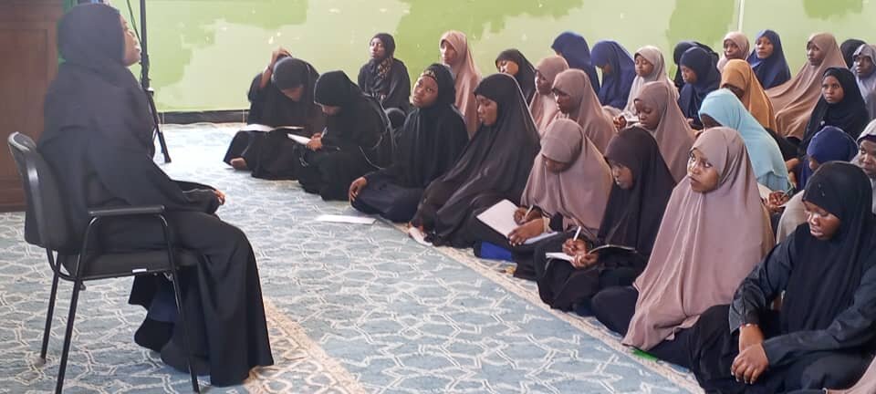 Kikao cha Kielimu cha wanafunzi wa Madrasa ya Mabinti chaadhimisha kumbukumbu ya shahada ya Imam Hasan al-Mujtaba (a.s)