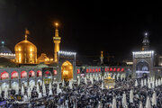 Ulat na May Larawan: Damdamin sa Banal na Dambana ni Imam Reza (A) sa Gabi ng Kanyang Pagkamatay